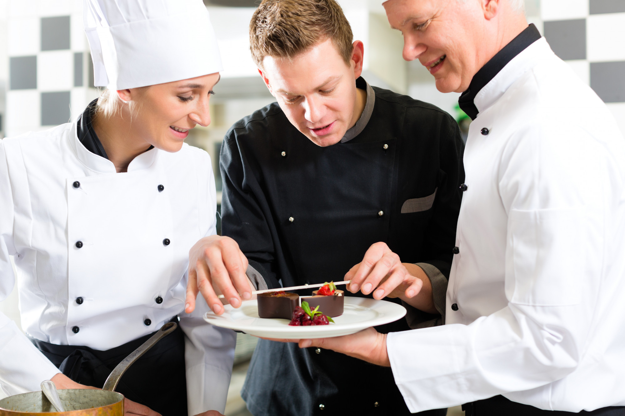 Workshop chef demonstrating an elegant plating technique